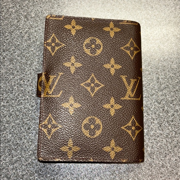 Louis Vuitton PM Agenda - Picture 2 of 13